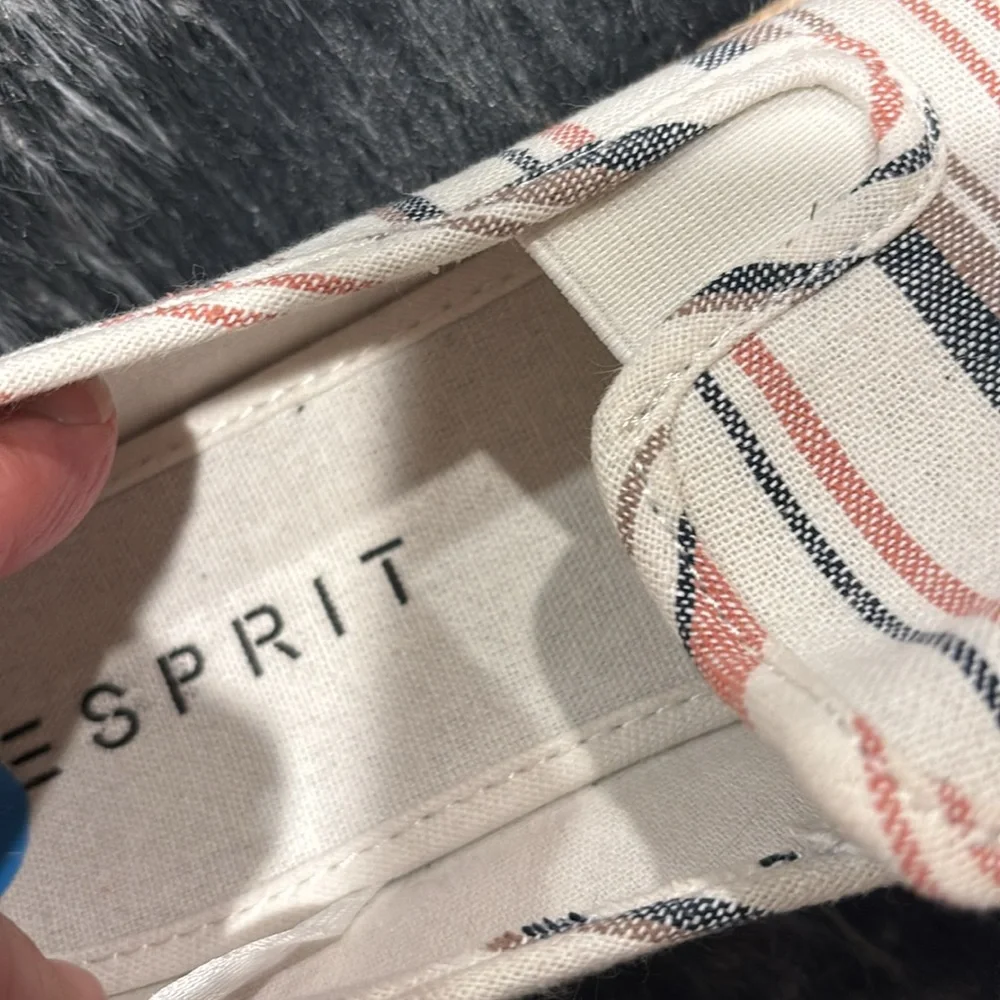 Esprit questions leave